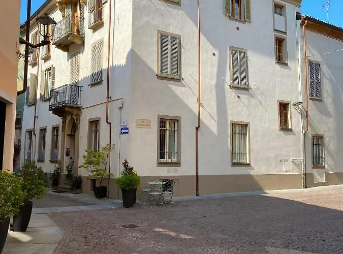 La Finestra Sul Borgo アパート アルバ
